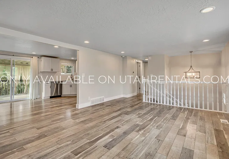 336 E Rena Ave — Photo 7