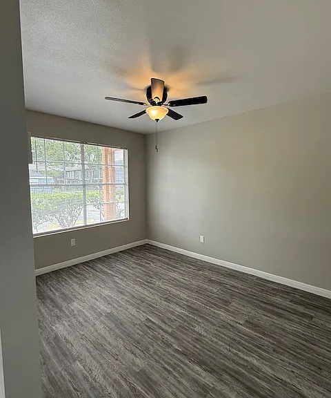 Woodvine Apartments — Photo 13