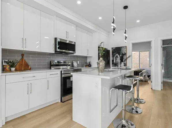 95 N Saddlecrest Cir NE #202, Calgary, AB T3J 0Z2