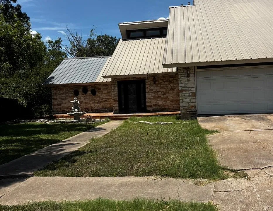 302 Meadow Creek Dr