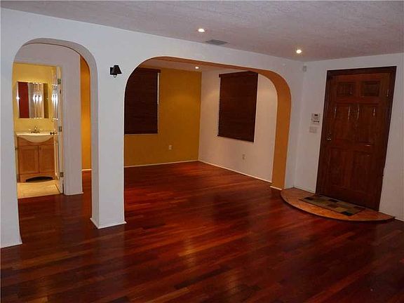 4th image of 8902 NE 1st Ave