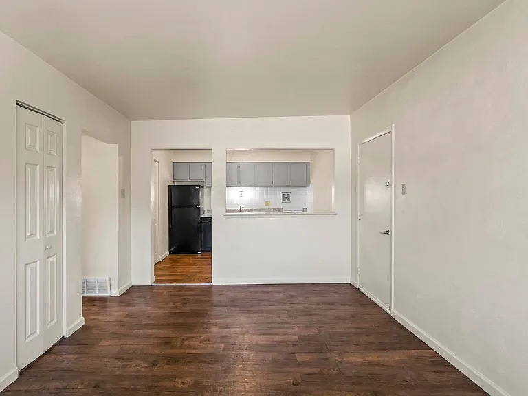 Westport Edge Apartments — Photo 44