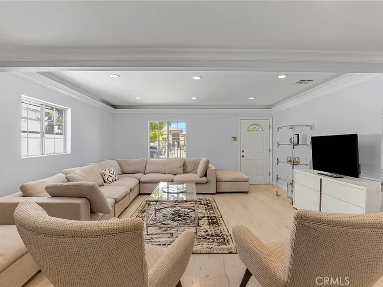 6823 Matilija Ave — Photo 12