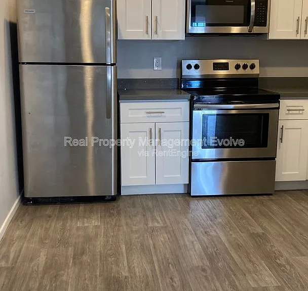 908 W 2nd St #6 — Photo 4