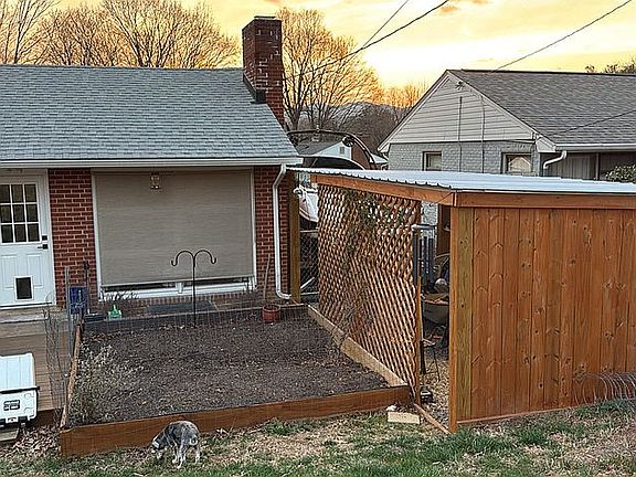 4th image of 2710 Deerfield Rd SW