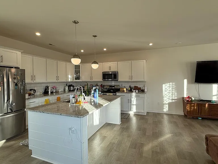 4200 Lind Ln — Photo 5