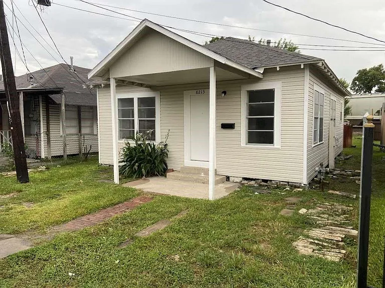 8213 E Erath St — Photo 1
