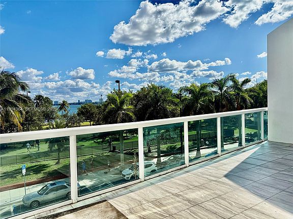 2nd image of 1800 N Bayshore Dr APT 306