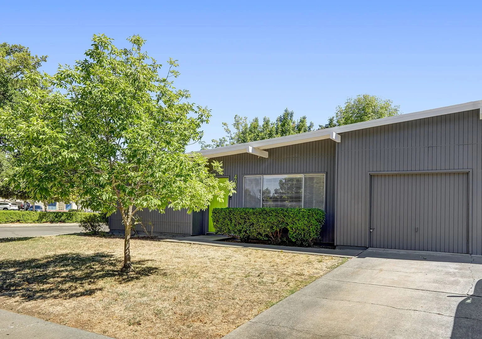 Halfplex in Central Davis — Photo 4