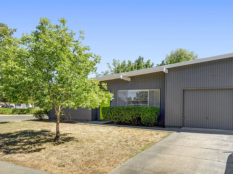 406 Scripps Dr — Photo 3