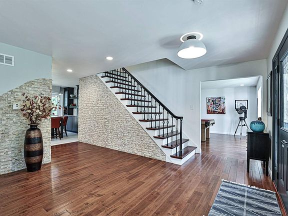 4th image of 10461 Grand Oaks Ln