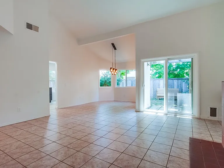 3174 E Fox Run Way — Photo 5