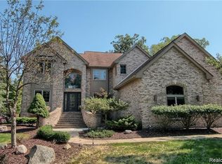 21757 Westcroft Dr, Grosse Ile, MI 48138