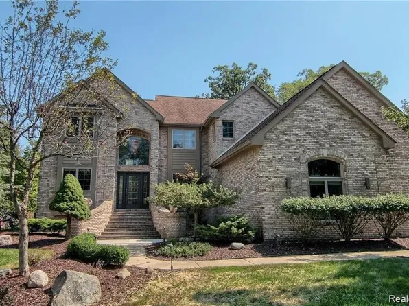 21757 Westcroft Dr, Grosse Ile, MI 48138