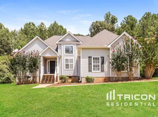 717 Grove Pointe Cir, Locust Grove, GA 30248