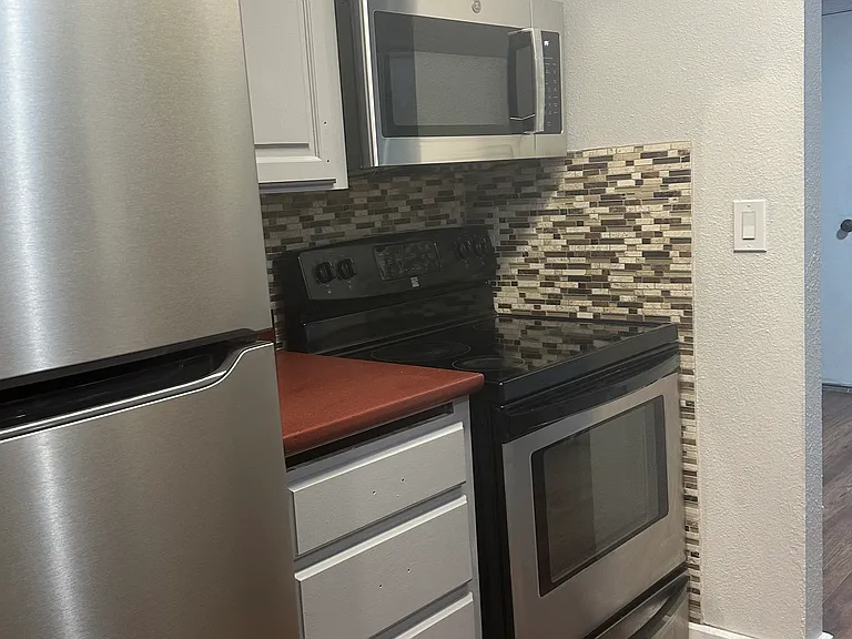 215 Brandywine Ct — Photo 6