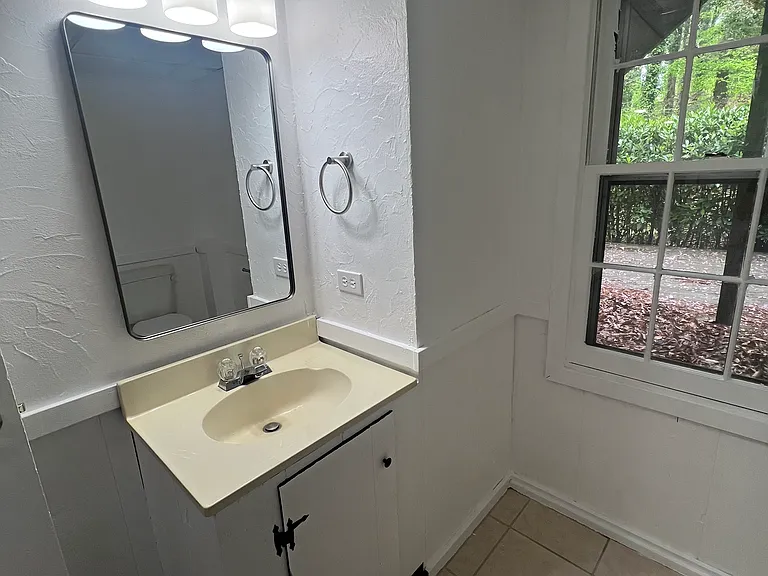 1439 Brookcliff Dr — Photo 5