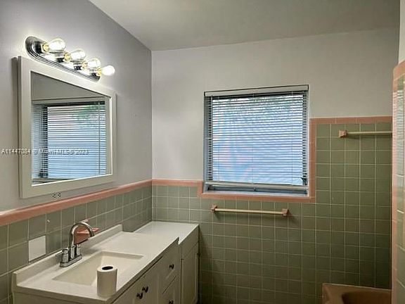 3rd image of 23 NE 19th Ave #1