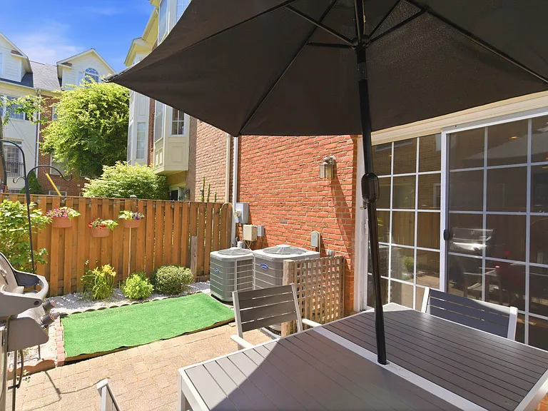 772 N Wakefield St — Photo 14