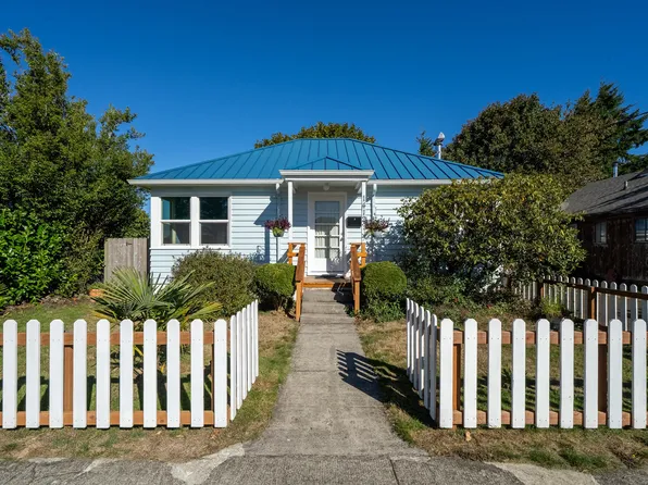1412 9th St, Tillamook, OR 97141