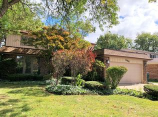 558 Hunter Rd, Wilmette, IL 60091