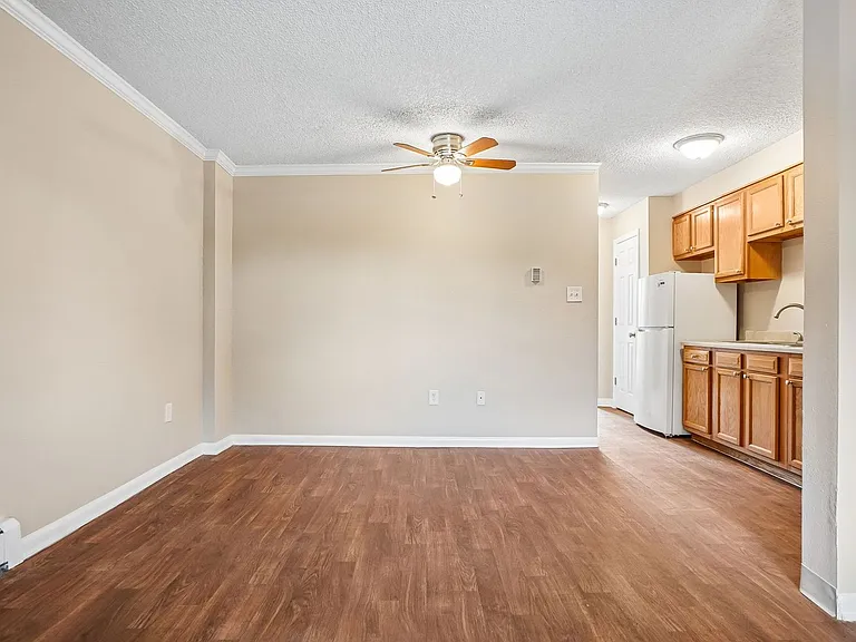 Knollwood and Tanglewood Apartments — Photo 27