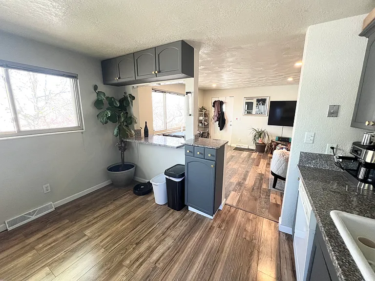 751 Newton St — Photo 4