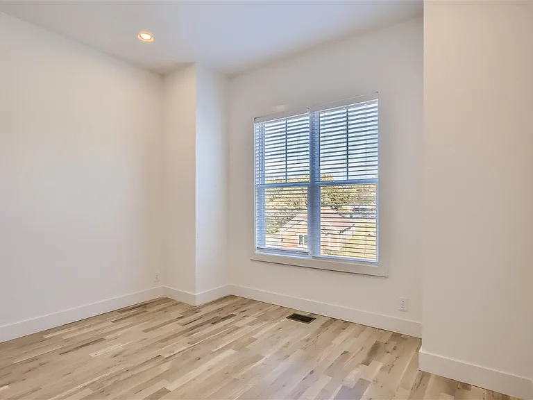 401 Serenity Ln — Photo 22