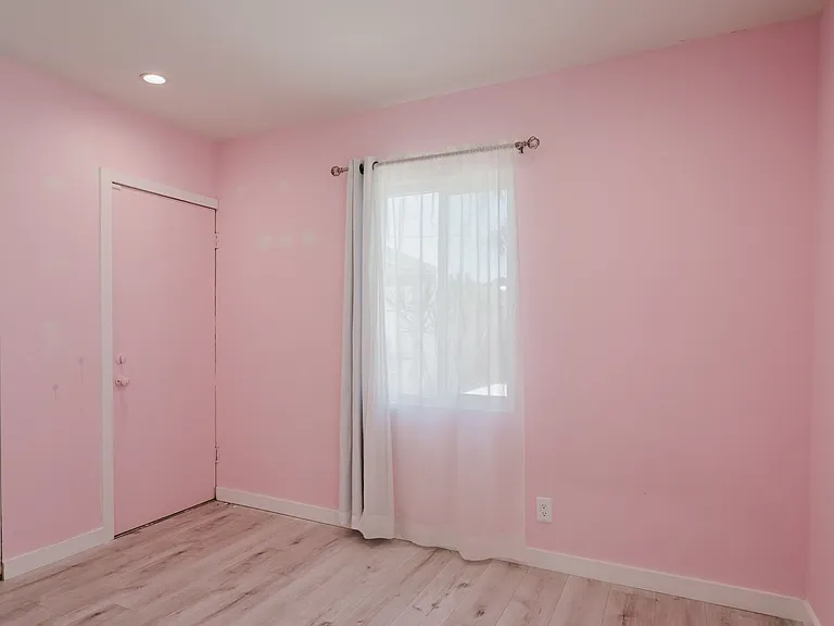 16155 Hamlin St — Photo 18
