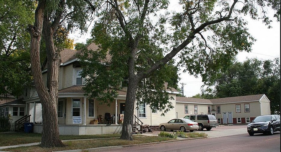 2nd image of 601 E 2nd Ave