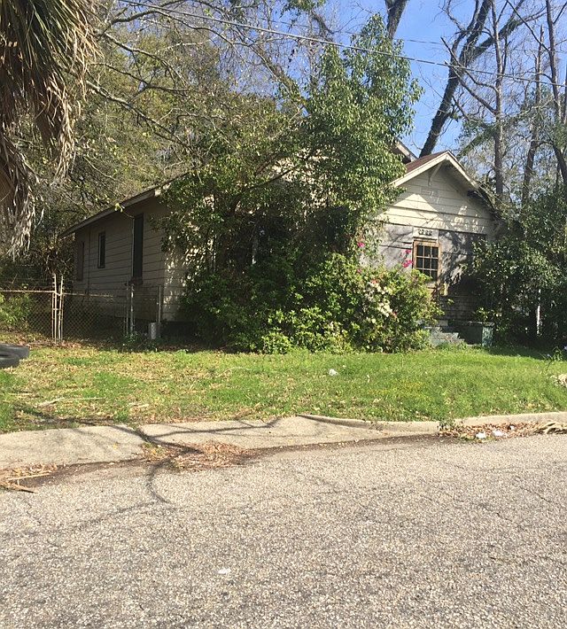 2nd image of 2722 Frederick St