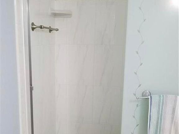4th image of 203 Pine Dr #203