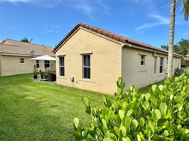 825 Falling Water Rd — Photo 24