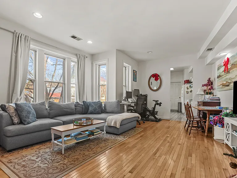 1956 Calvert St NW #3 — Photo 1