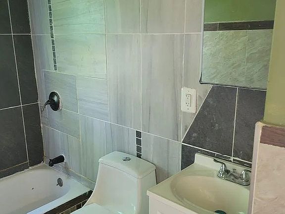 5th image of 588 Hunterdon St Floor 1