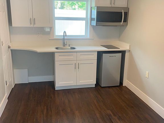 2nd image of 1858 Cornell Ave APT 1