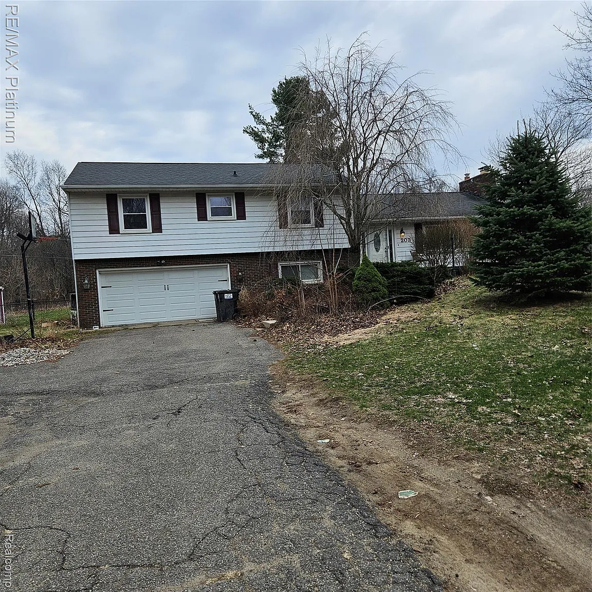 203 S Burkhart Rd photo 1