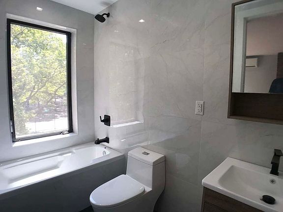 5th image of 225 Halsey St #2Z