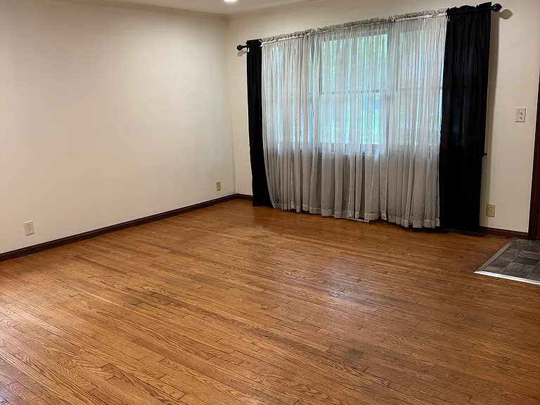 156 Parkview Ave — Photo 8