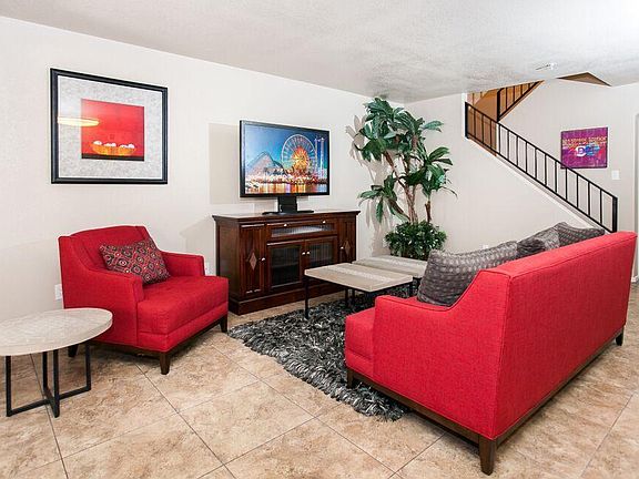 4th image of 550 W Maryland Ave Unit 110