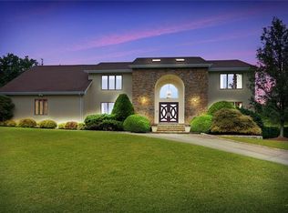 12 Tanglewood Rd, Pleasantville, NY 10570