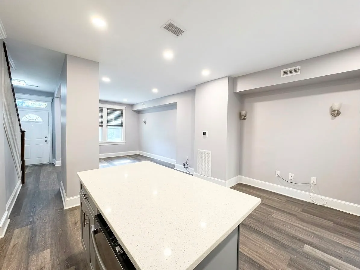 6 bed, 3200 sqft, $6,400 — Photo 4