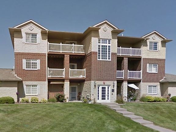 2nd image of 920 W Cherry St Unit 10