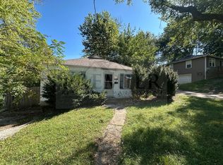 1017 S Glenwood Ave APT 1, Independence, MO 64053