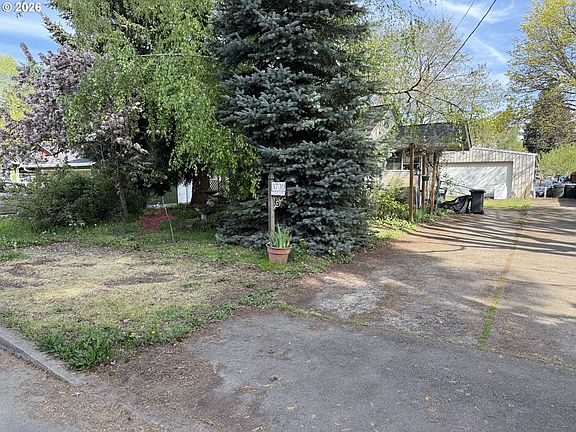2nd image of 3739 SE Olsen St