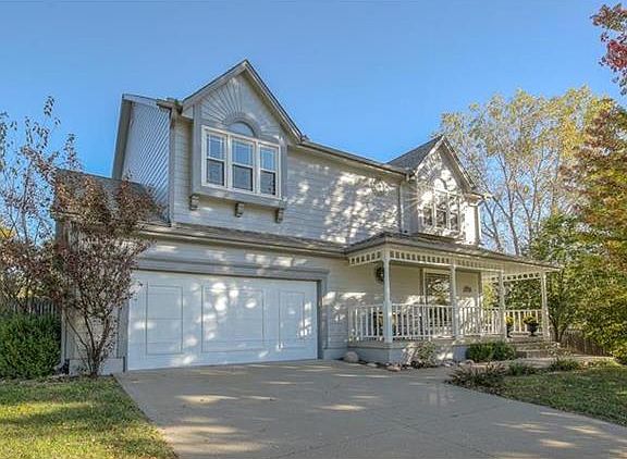 2nd image of 624 NW Brookhaven Cir