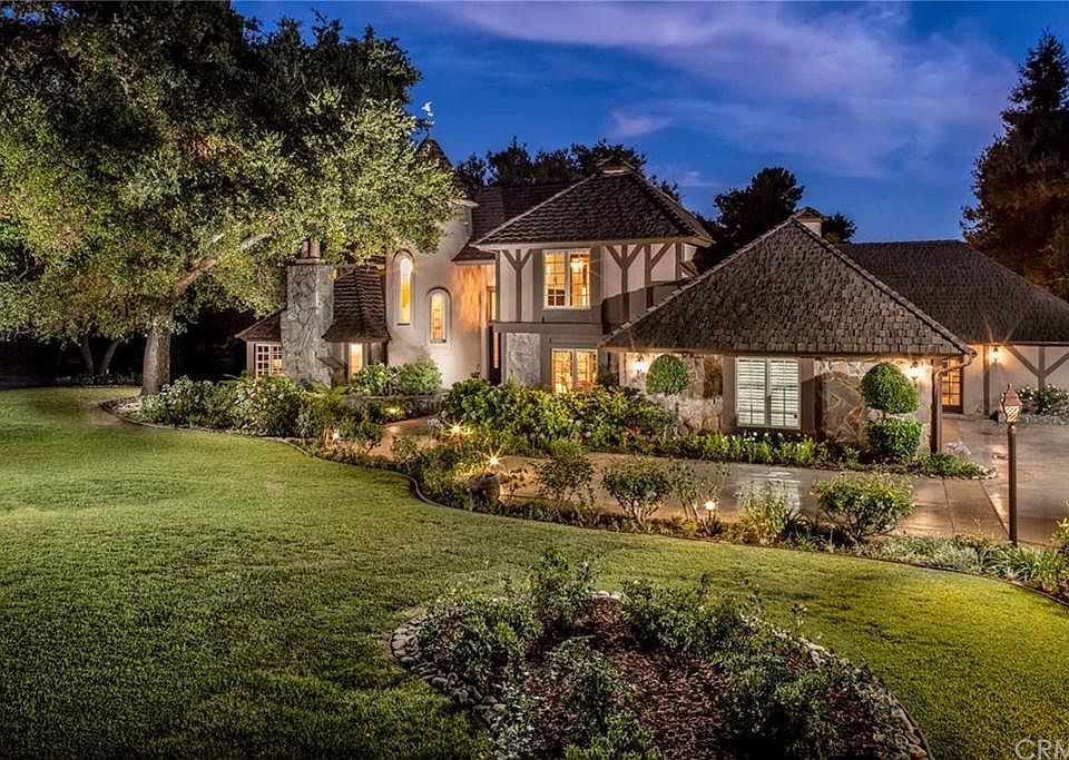 1st image of 200 Hacienda Dr