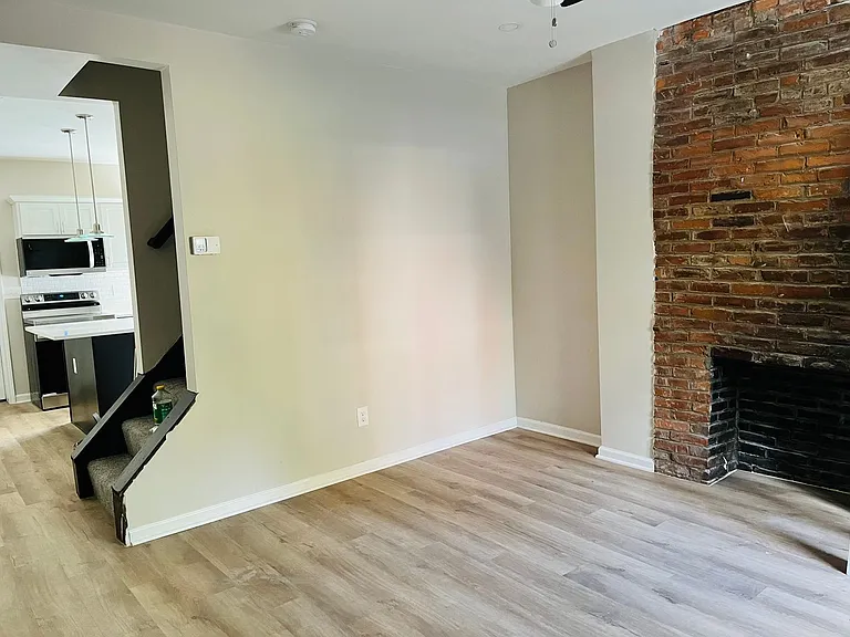 Two Bedroom/One Bathroom Townhome one block away from AGH! September 1 move in! — Photo 3