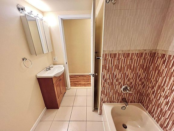 5th image of 1507 W Stiles St #1F