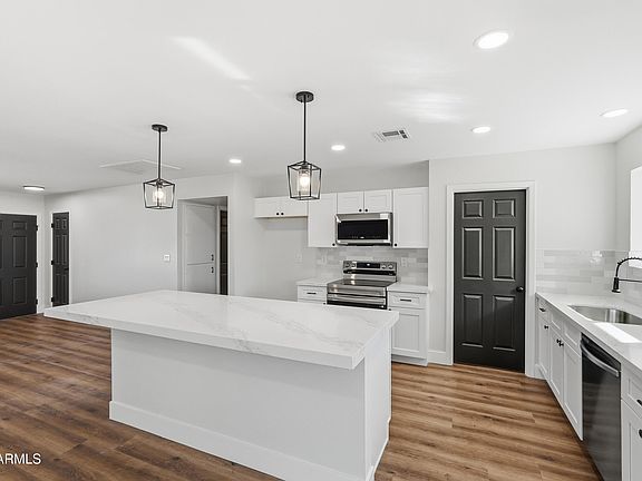 3rd image of 10537 W LA JOLLA Drive